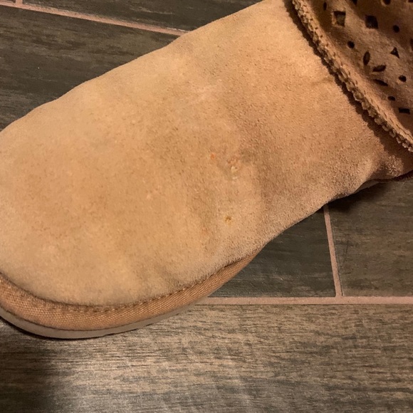 UGG Classic FLORA Suede Boot ( 7 ) - Picture 3 of 5